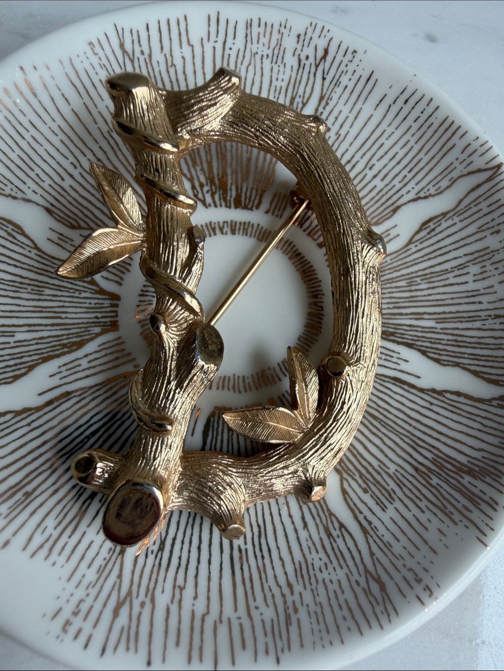 Vintage Sarah Coventry Monogram “D” Gold Branch & Leaf Brooch- Whimsical - Picture 3 of 6
